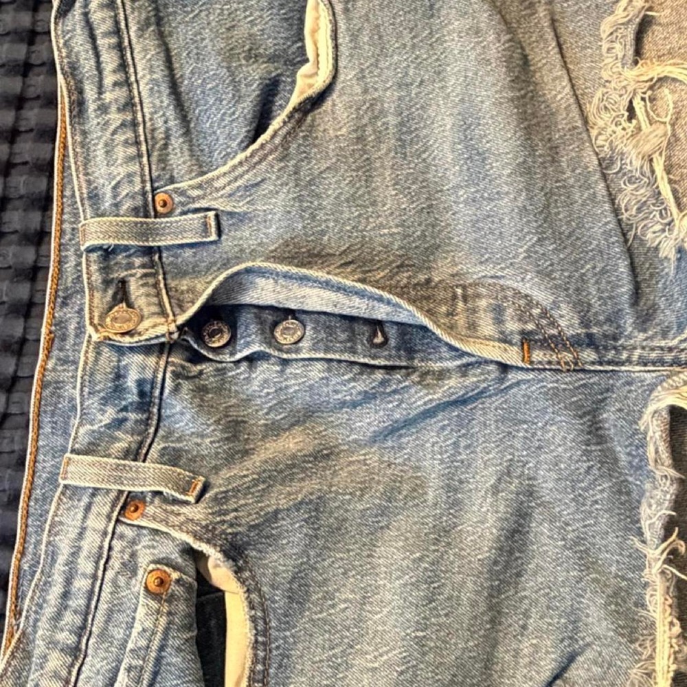 Levis Shorts - Picture 2 of 6